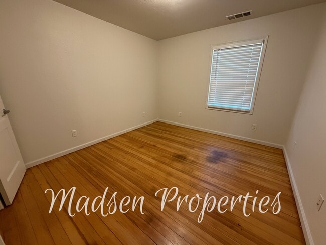 Building Photo - 1618 Sunset Ave