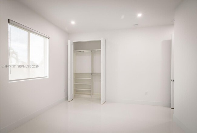 Building Photo - 3107 SW 26th St