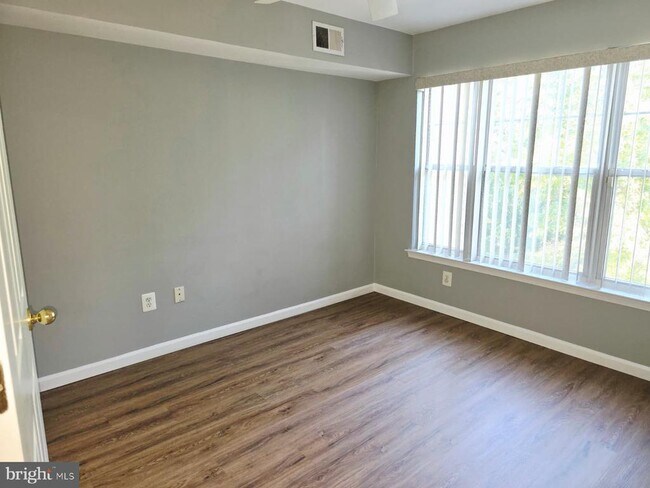 Building Photo - 13800 Farnsworth Ln
