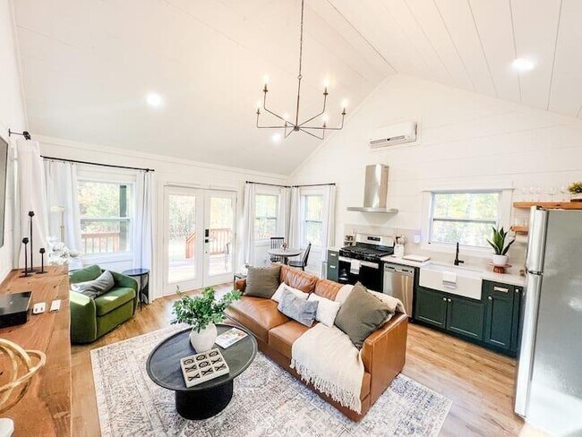 Building Photo - 300 Burbano Creekside Lndg