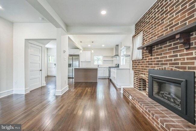 Building Photo - 725 Belmont Ave