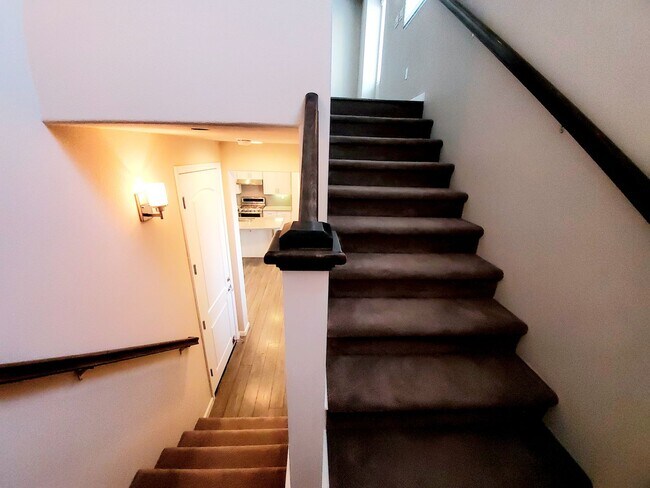 Building Photo - 618 Montage Cir