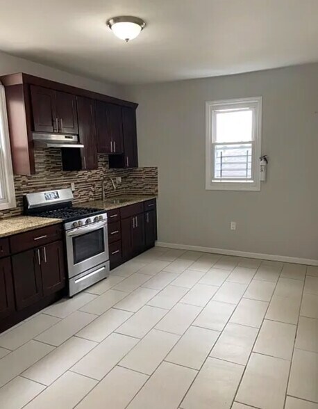 Kitchen - 209 N 15th St