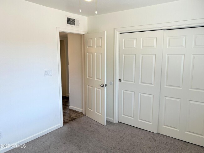 Building Photo - 2443 E Marmora St