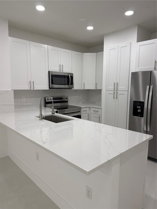 Primary Photo - 8132 SW 17th Ct