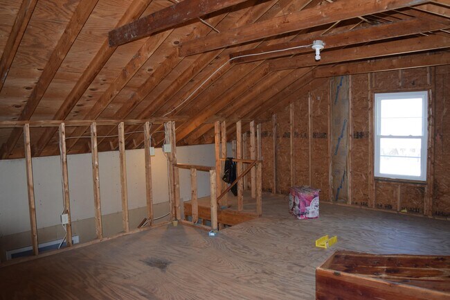 Building Photo - 310 La Salle Ave