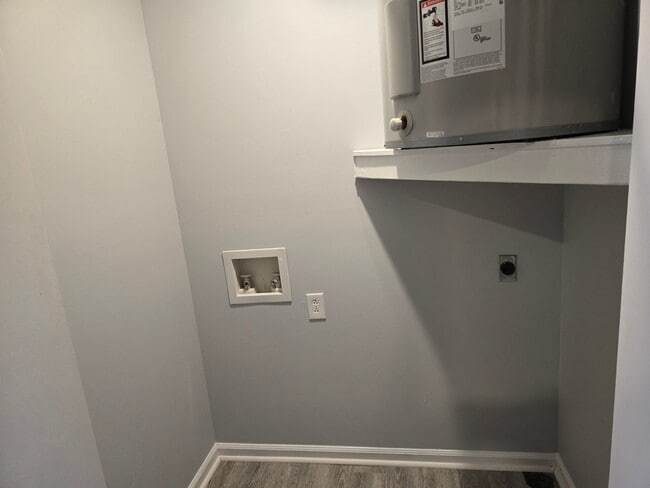 Building Photo - 2 Bedrooms/1 Bath Upstairs unit "Call us about our Move in Special"