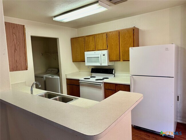 Building Photo - 128 Cedargrove