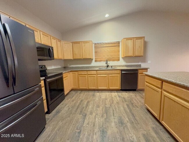 Building Photo - 3858 Plaza Margarita