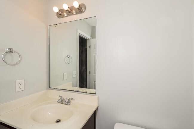 Building Photo - 5 Arthurdale Ct