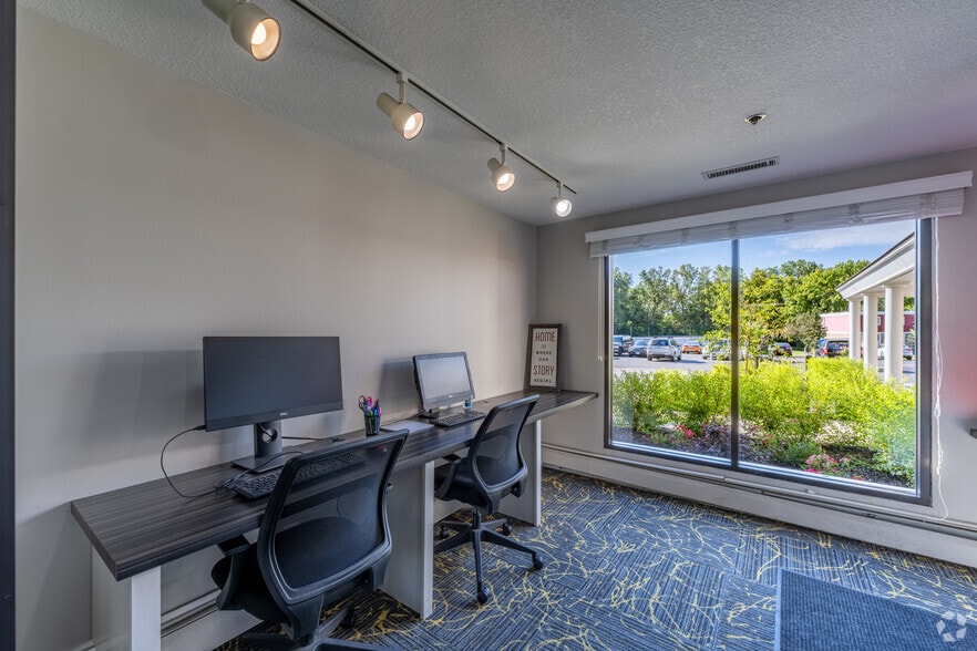 Business Center - Grand Pre East