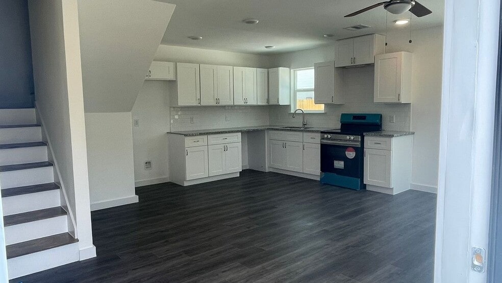 Building Photo - 9746 Garcroft St