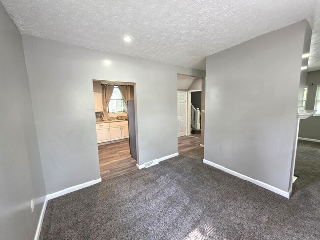 Building Photo - 389 Sumatra Ave