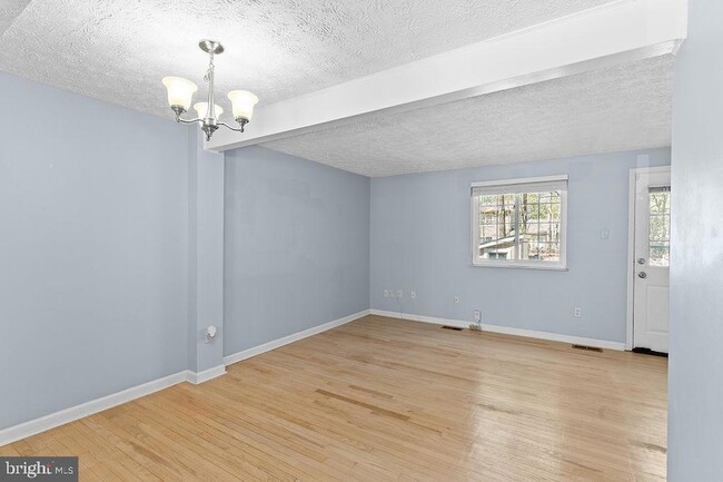 Building Photo - 8094 Grandview Ct