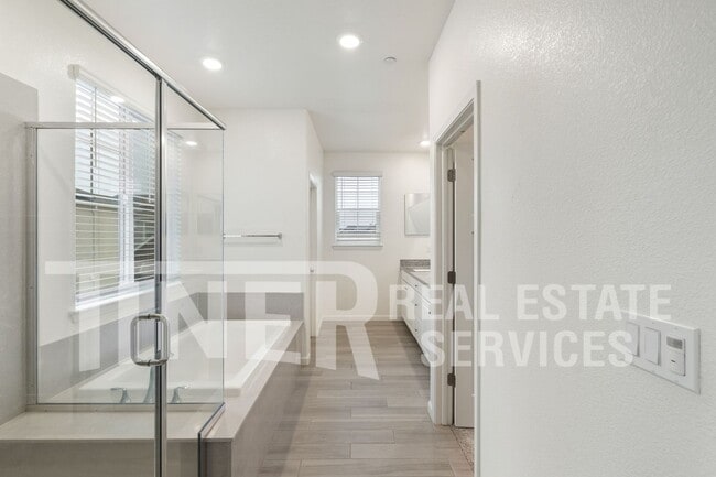 Building Photo - 1580 Parkside Way