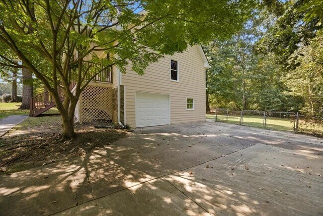 Building Photo - 4201 Autumn Lake Dr