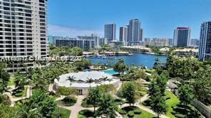 Building Photo - 2500 Parkview Dr