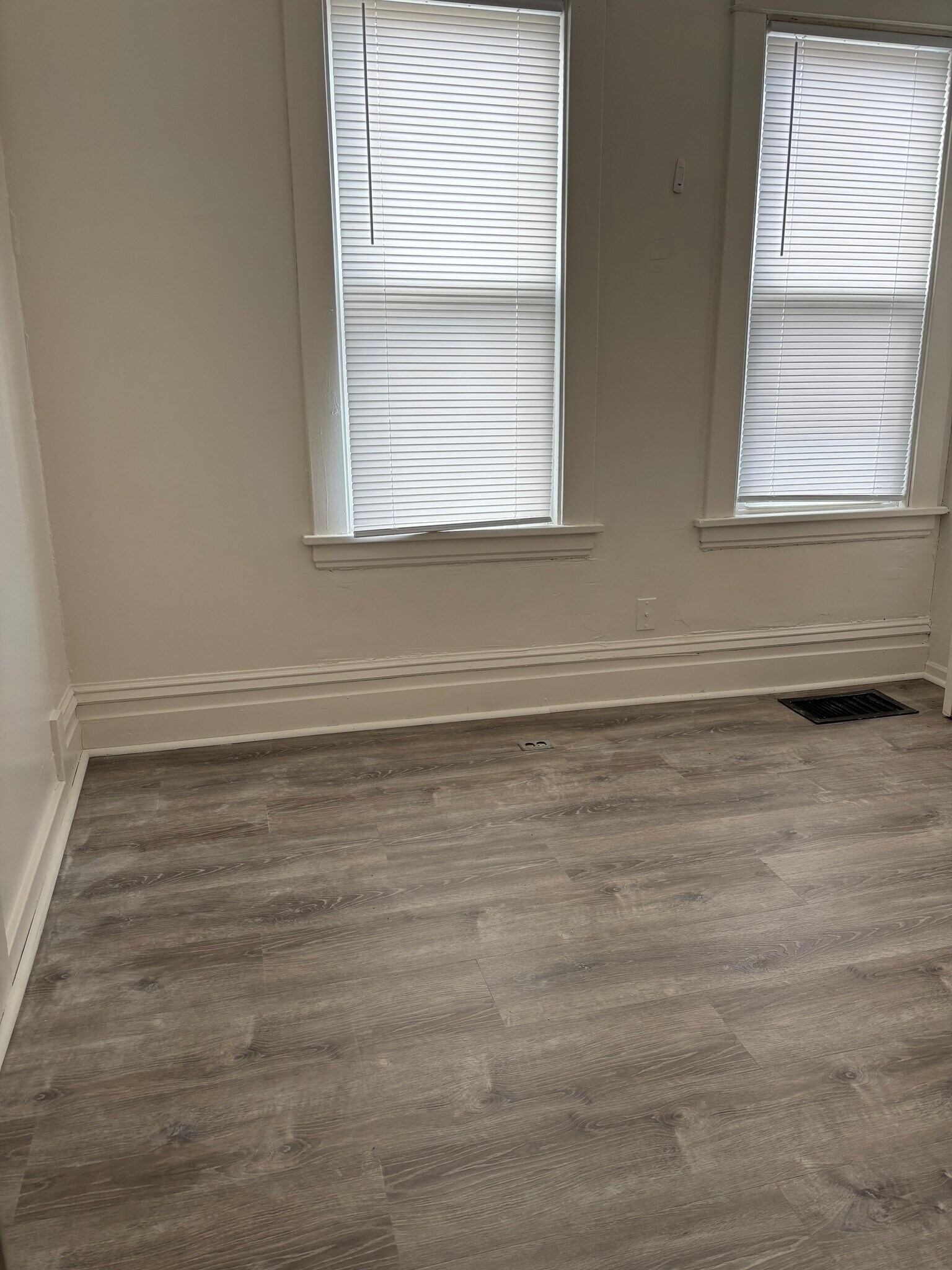 Building Photo - 3052 Minnehaha Ave