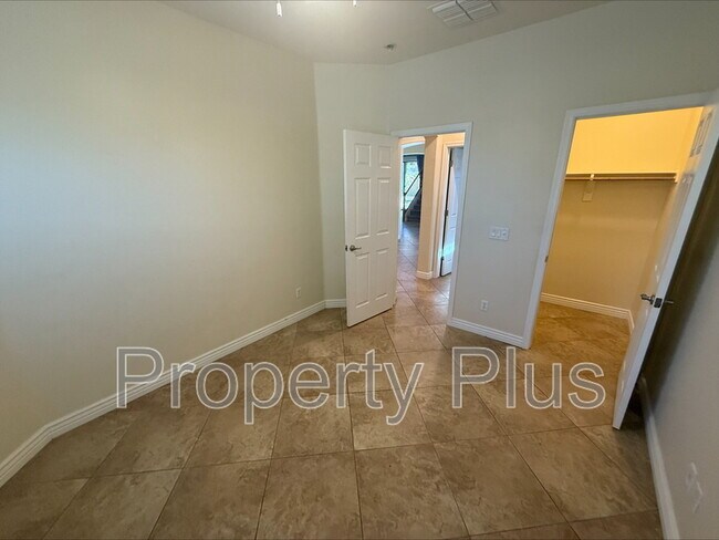 Building Photo - 8355 W Molly Ln