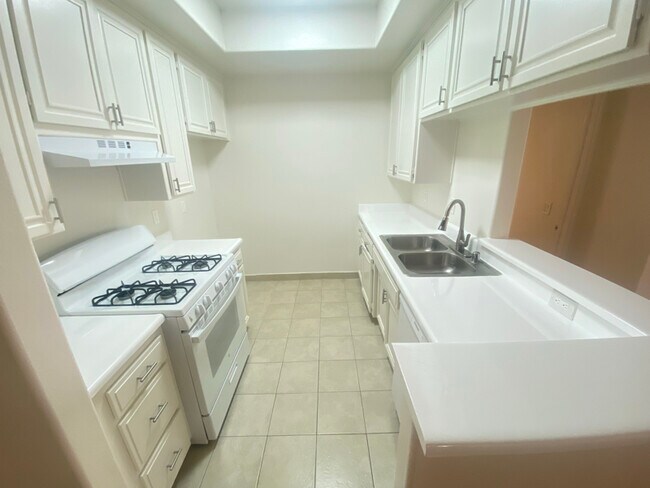 Building Photo - 5405 Kester Ave