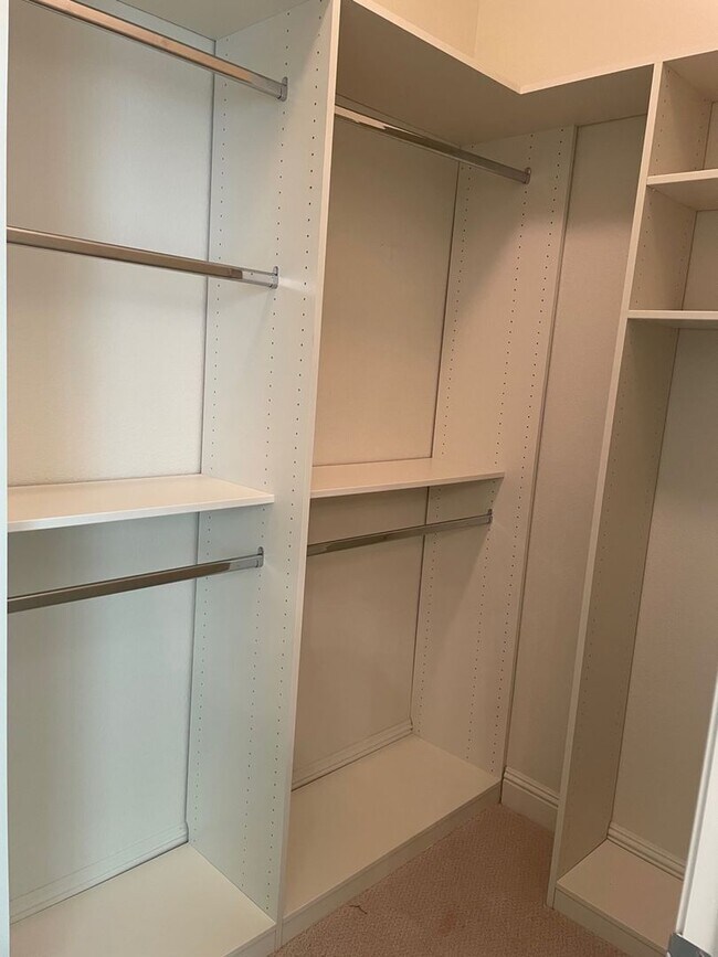 Building Photo - Empire Ranch!!