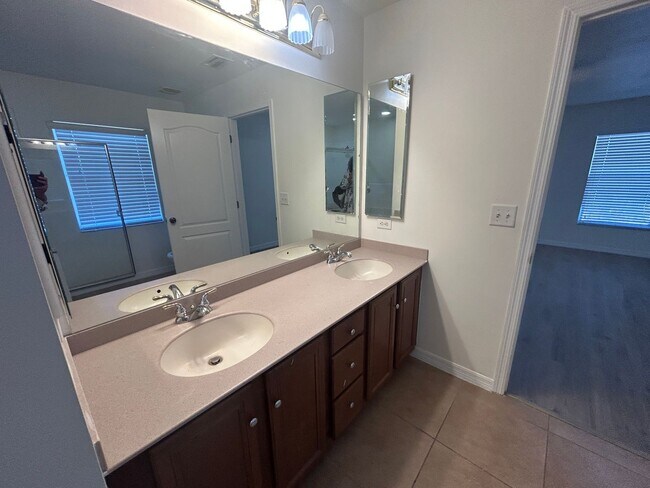 Building Photo - Coming soon  3/2  Pool home