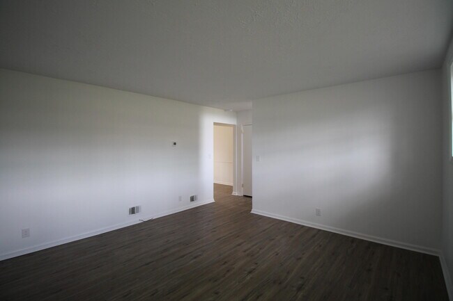 Building Photo - 2015 Garden Springs Dr
