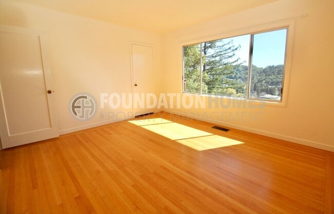 Building Photo - 4BD/2BA San Anselmo Home on a Cul-De-Sac!  Mount Tam Views!  Large Yard!   FOUNDATION