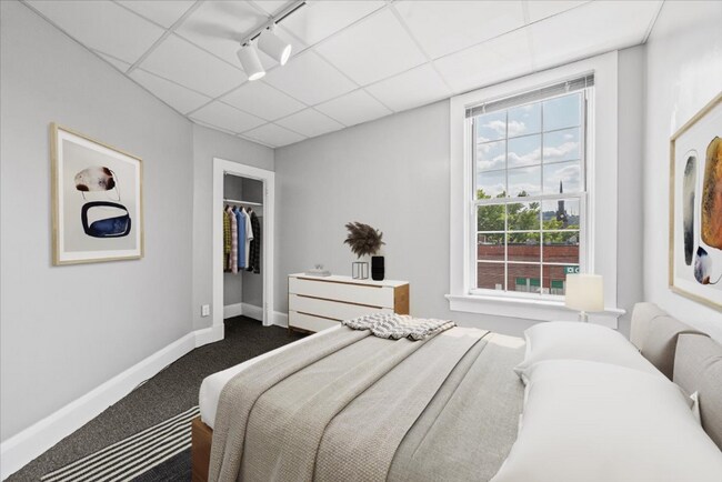 Building Photo - 518 Broad St