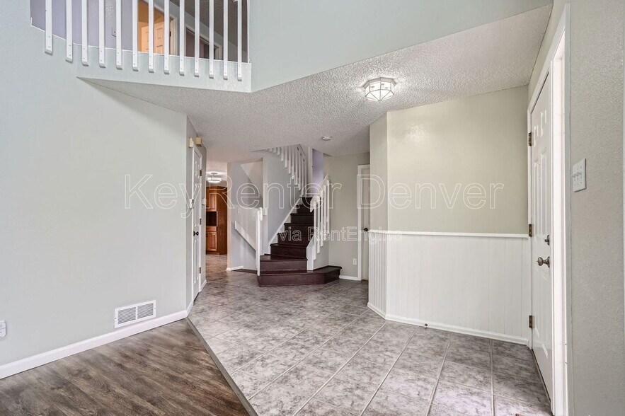 Building Photo - 5742 W 114th Pl