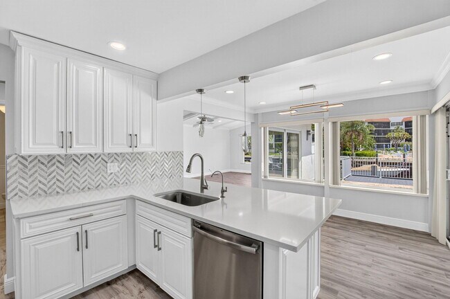 Building Photo - 787 Havana Dr