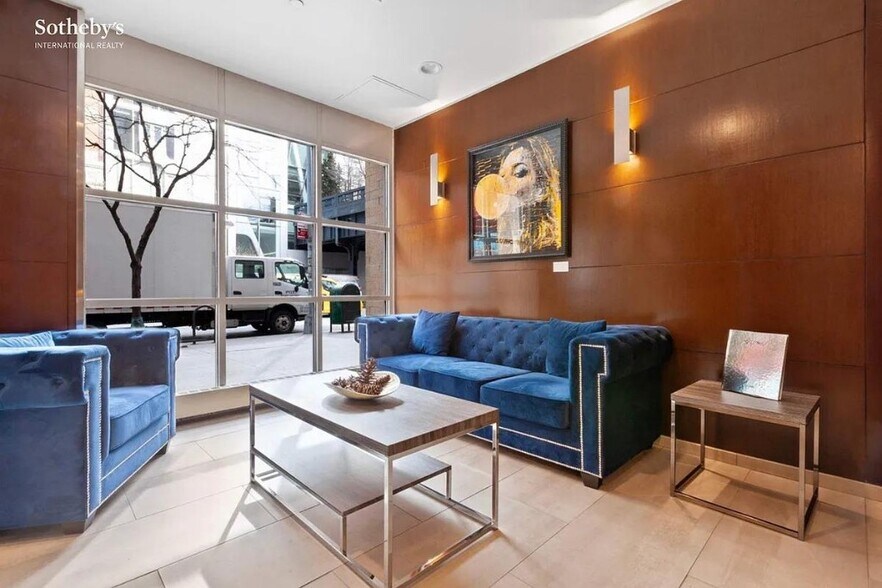 Building Photo - 520 W 23 St