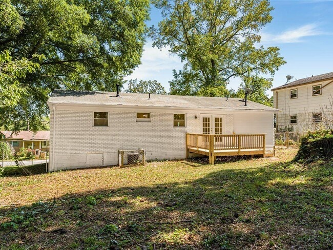 Building Photo - 6371 Westbury Rd