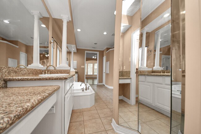 Building Photo - 17618 Raven Canyon Ln