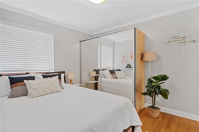 Building Photo - 960 St Charles Ave NE