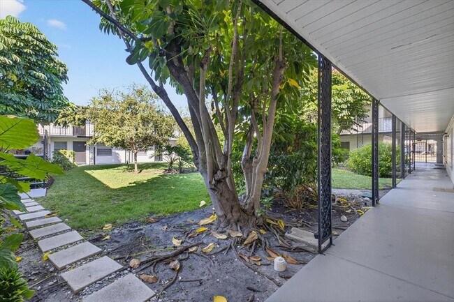 Building Photo - 2808 W Azeele St