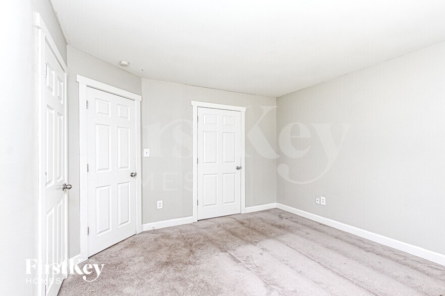Building Photo - 5837 Walsham Way