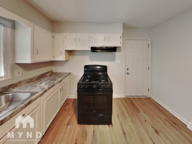 Building Photo - 3211 Spring Valley Dr
