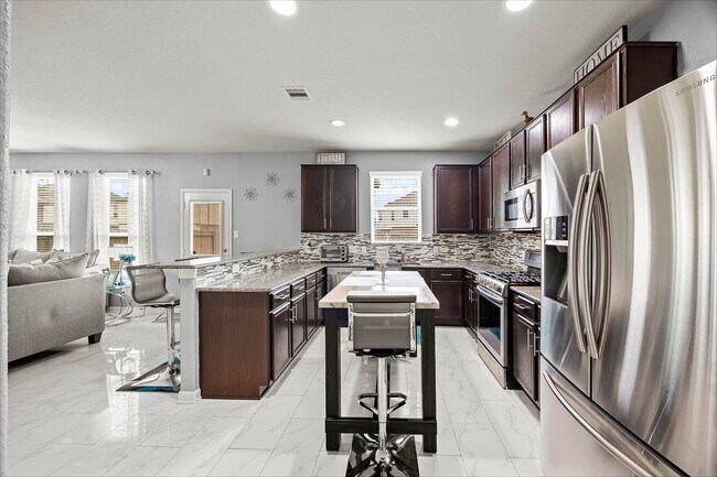 Building Photo - 15015 Hope Hills Ln