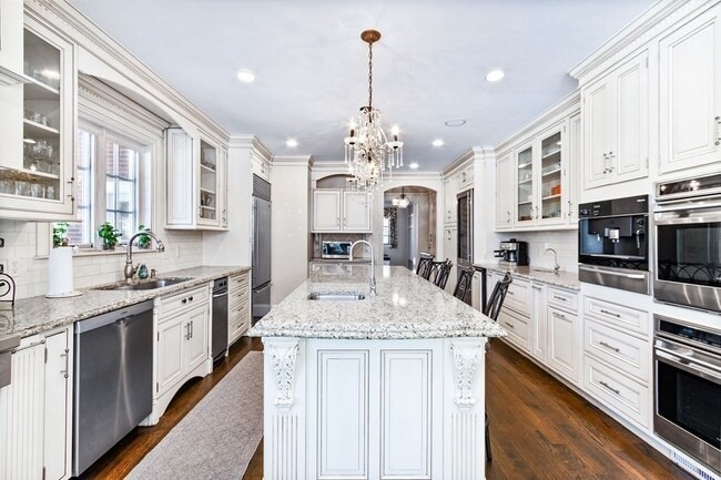 Building Photo - 115 Aspen Ave