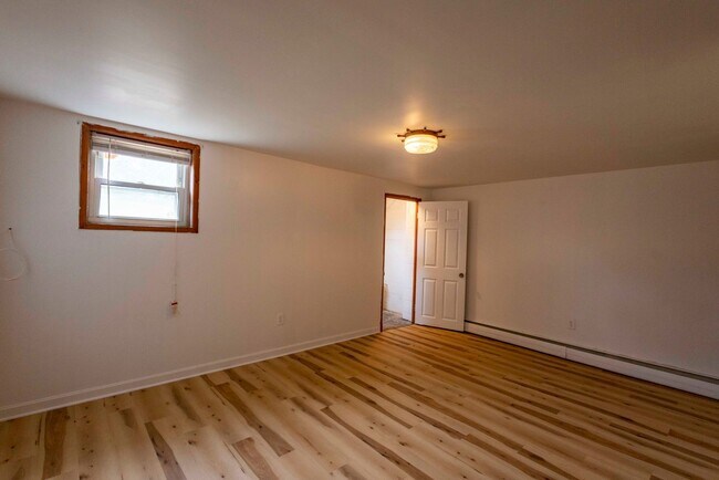 Building Photo - 4806 Sipple Ave