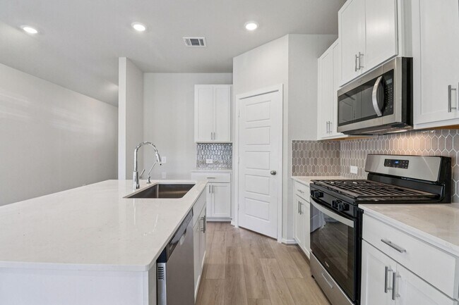 Building Photo - 416 Sunrise Ranch Dr