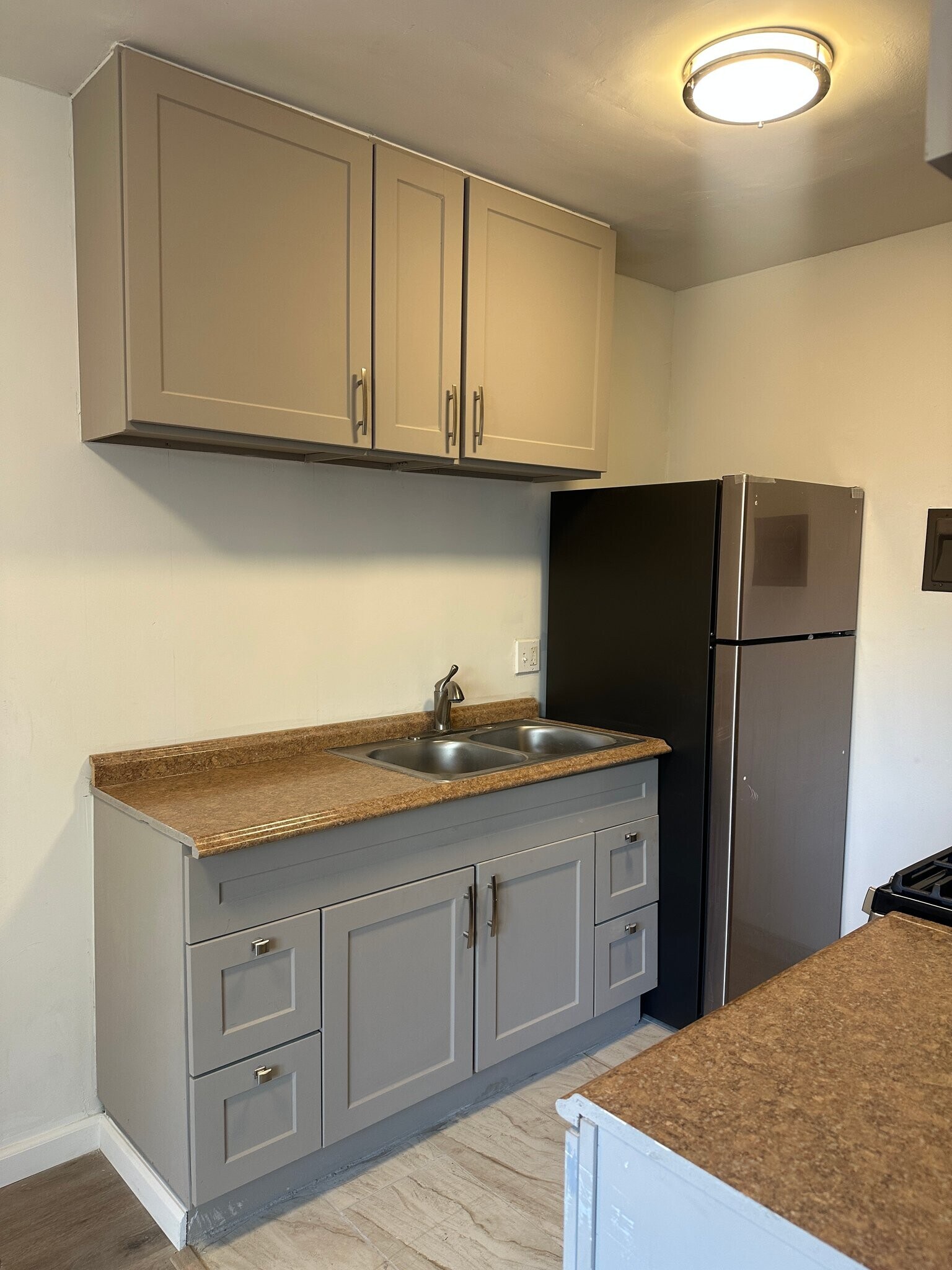 Building Photo - 1317 W 97th St