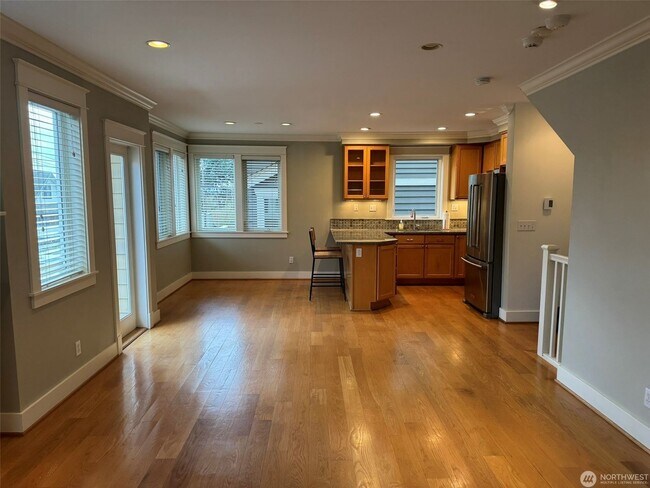 Building Photo - 3bd/2ba Seattle Townhome