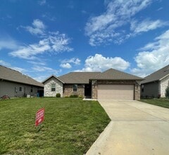 Building Photo - Executive Rental - Old Castle Estate Subdivision - Nixa