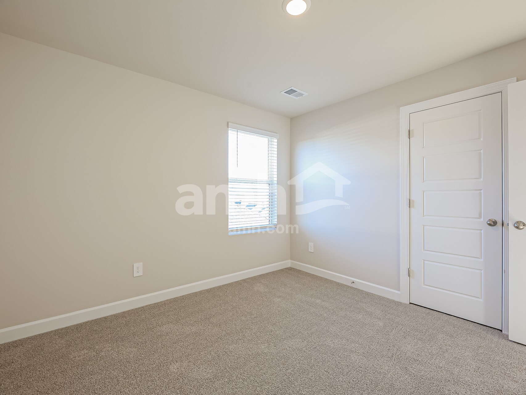 Building Photo - 806 Treeline Rd