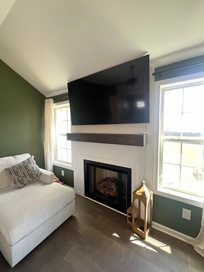 Building Photo - Charming Ranch-Style Home on a Large Corne...