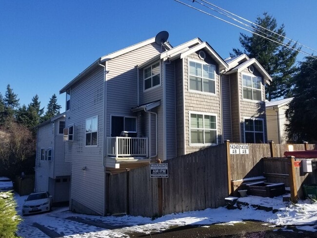 Primary Photo - Beautiful 3 beds/ 2 bath townhome for rent !