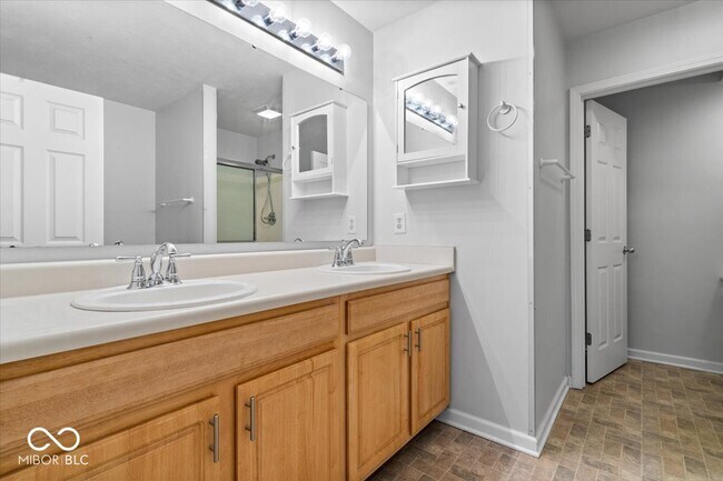 Building Photo - 2405 N Park Ave