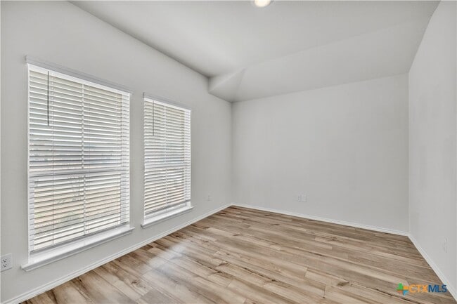 Building Photo - 2420 Elba Dr